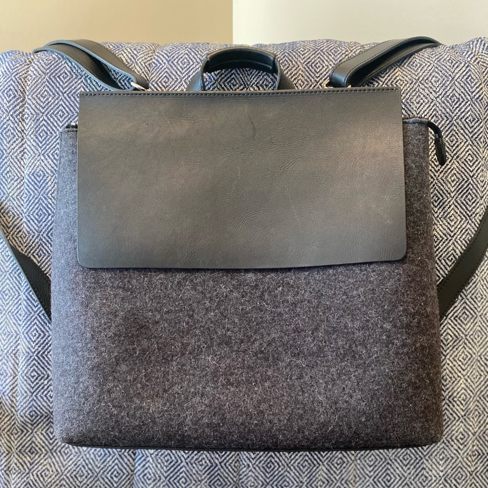 Graf Lantz Structured Backpack - zipper broken